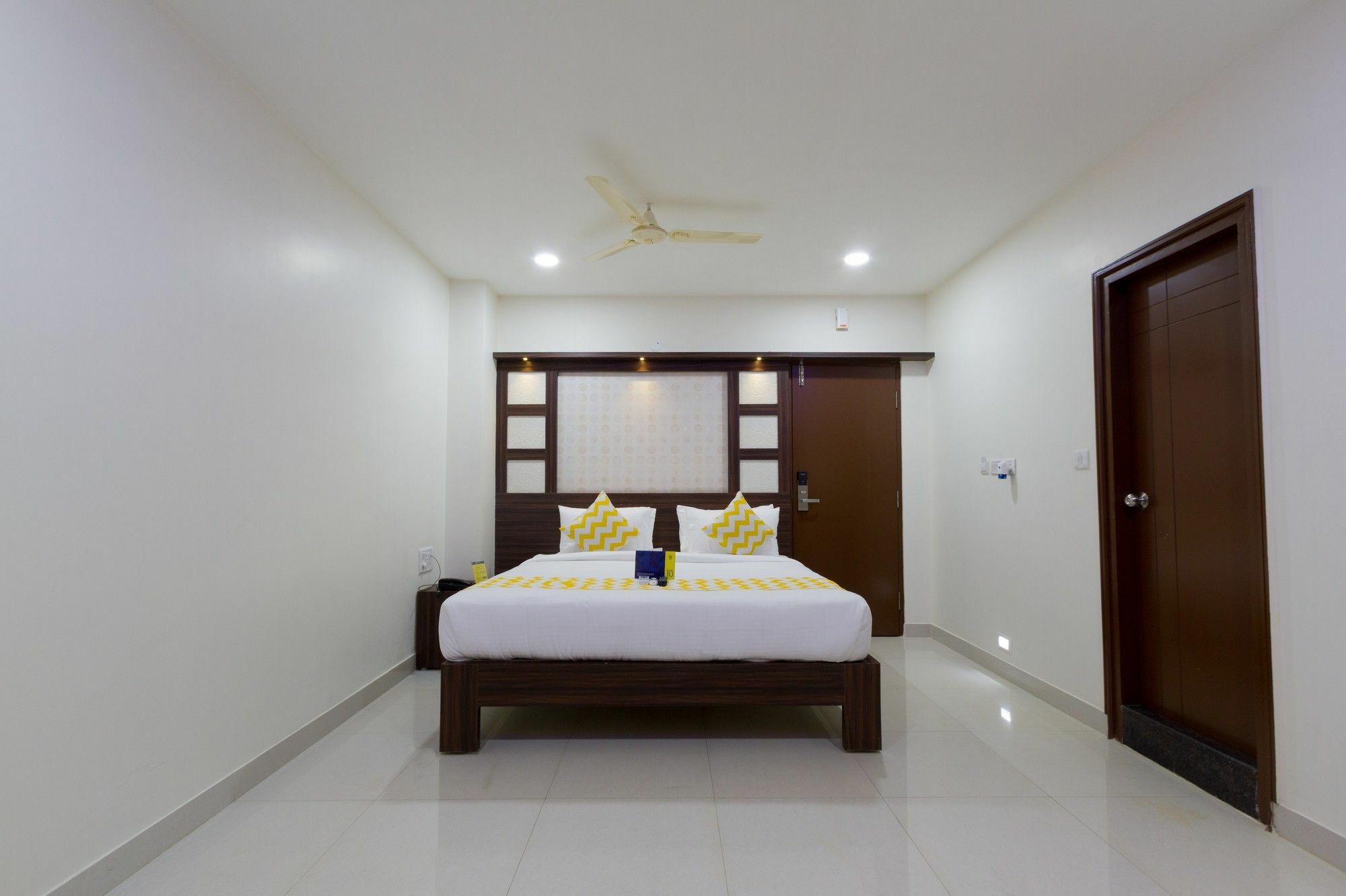 Ring View Hotels - Hebbal Bangalore Bagian luar foto