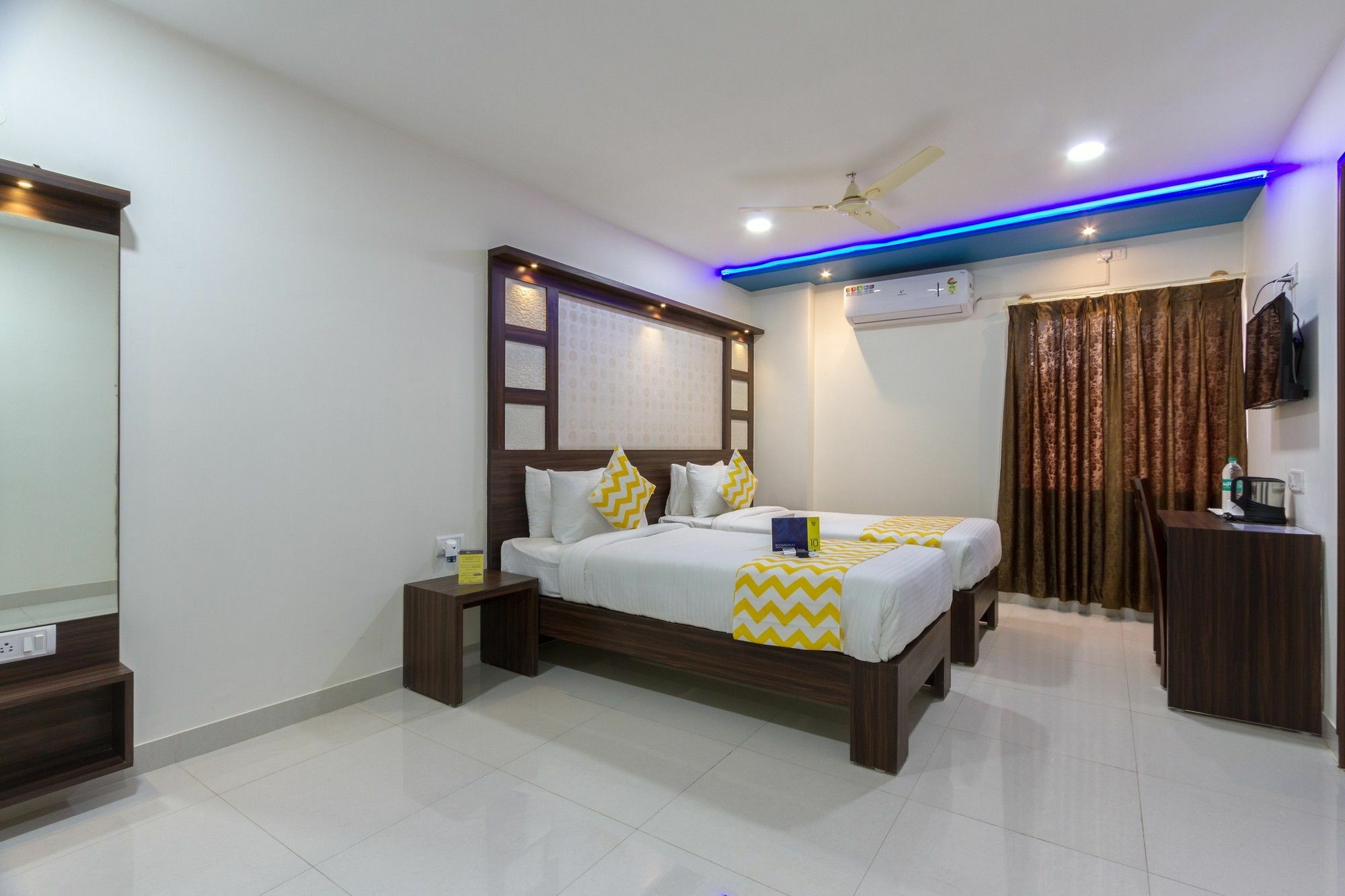 Ring View Hotels - Hebbal Bangalore Bagian luar foto