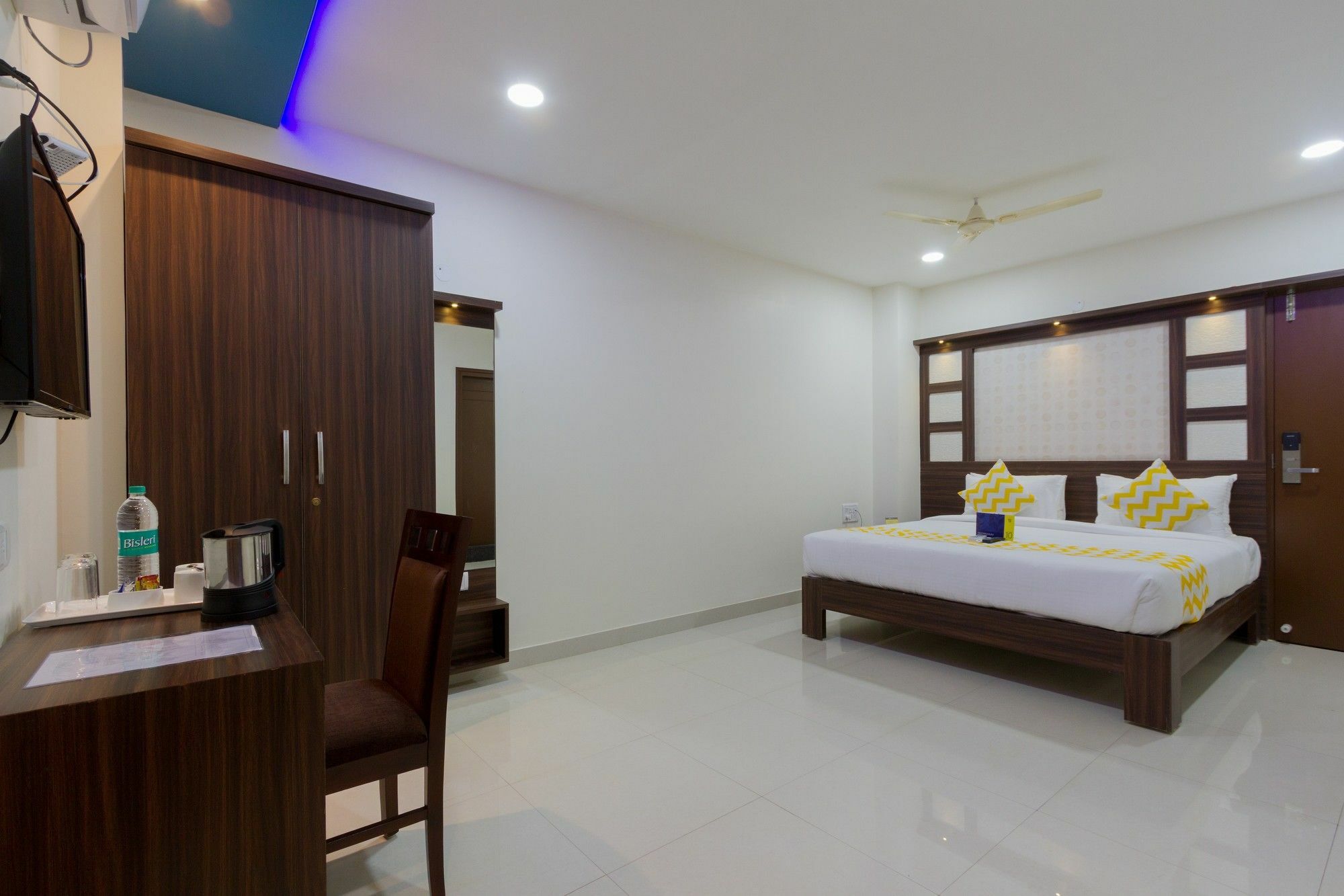 Ring View Hotels - Hebbal Bangalore Bagian luar foto