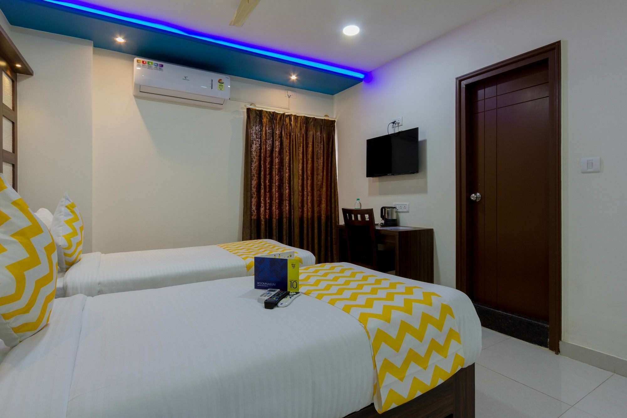 Ring View Hotels - Hebbal Bangalore Bagian luar foto